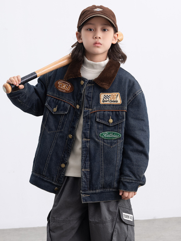 Berniukų džinsinis švarkas rudens–žiemos 2025, storas medvilninis pildymas, kasdienis stilius, užsegimas vienu sagos