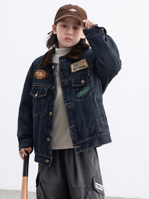 Berniukų džinsinis švarkas rudens–žiemos 2025, storas medvilninis pildymas, kasdienis stilius, užsegimas vienu sagos