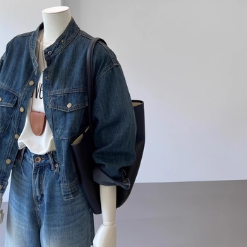 Ženska traper jakna – retro isprano pranje, opuštajući kroj, Polo ovratnik, dugi rukavi, duljina 50–65 cm, 80–90% poliester