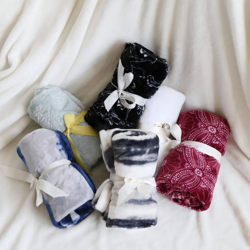 Офис фланелено одеяло с принт, модел 19875640015; полиестер; тегло под 300 g; подходящо за всички сезони; модерен и минималистичен стил