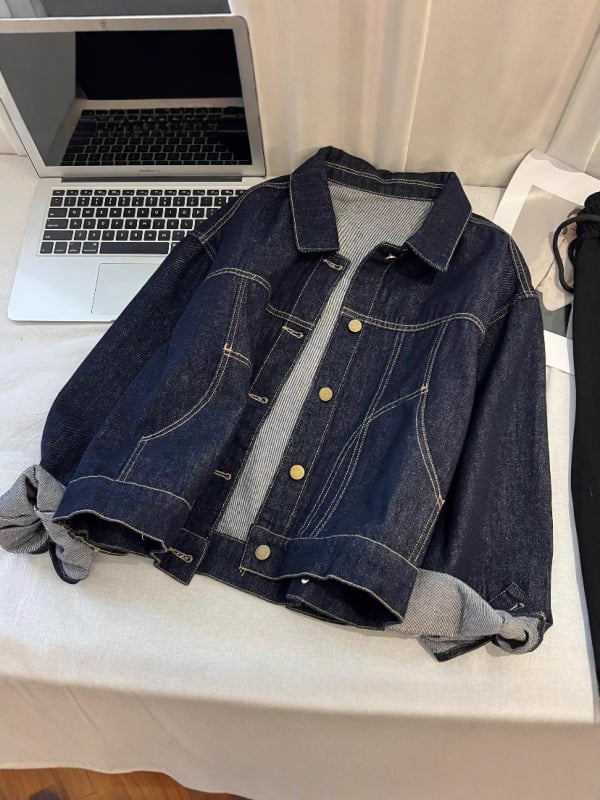 Denim šaket, slobodnog kroja, polo ovratnik, dugi rukavi, duljina 50–65 cm, jesen 2025 denim (50–70% pamuka, <30% elastana)