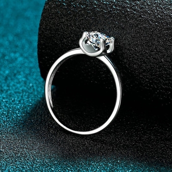 Žiedas su klasikinė bulių galvos keturių nagų tvirtinimu, 925 sidabras, 2,46 g, elektroplakavimas, prekės ženklas Momo