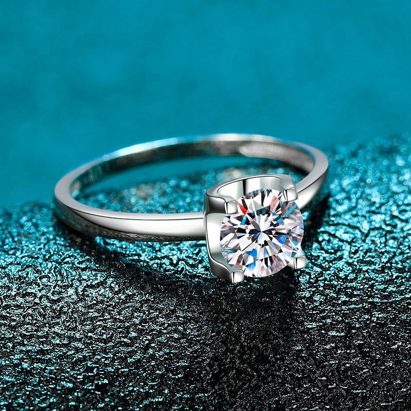 Žiedas su klasikinė bulių galvos keturių nagų tvirtinimu, 925 sidabras, 2,46 g, elektroplakavimas, prekės ženklas Momo