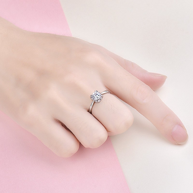 Žiedas su klasikinė bulių galvos keturių nagų tvirtinimu, 925 sidabras, 2,46 g, elektroplakavimas, prekės ženklas Momo