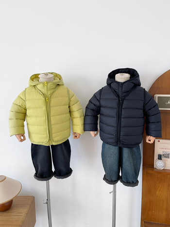 Kisgyerekeknek szóló koreai stílusú téli tollkabát, kacsa toll 86–90%, rövid szabás, laza szabás, nem levehető kapucni