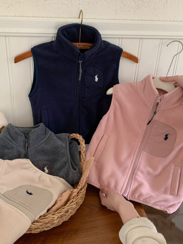 Dječja bezrukavna vest s izšivenom vunom od jagnjećeg runa, stojeći ovratnik, debeli materijal, pamučna podstava