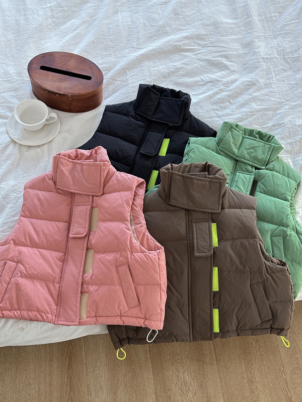 Laste pufuvest nailonist väliskihiga, 50% valgest pardi-puhast, villa vooder, tõmblukk, ühes toonis