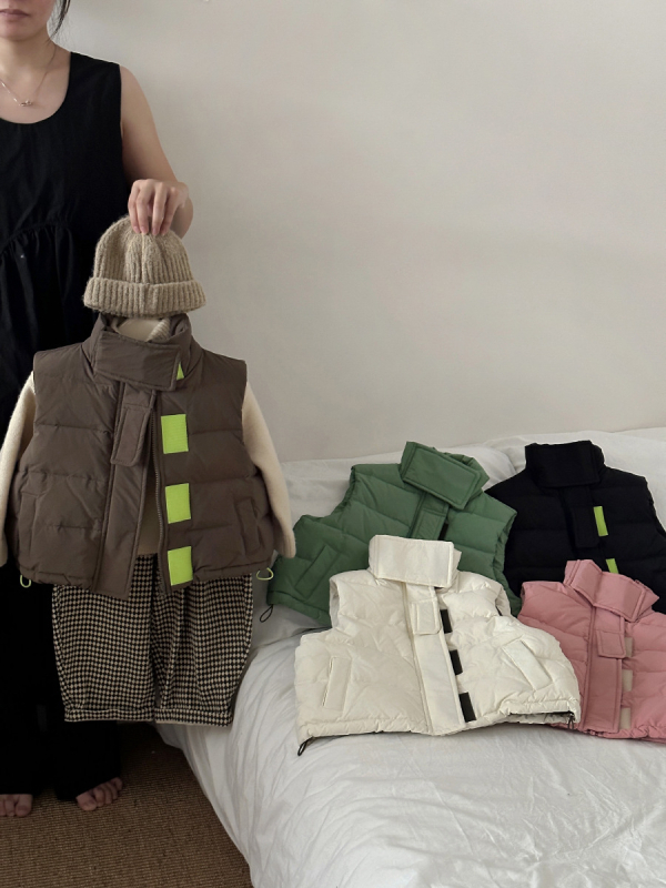 Laste pufuvest nailonist väliskihiga, 50% valgest pardi-puhast, villa vooder, tõmblukk, ühes toonis