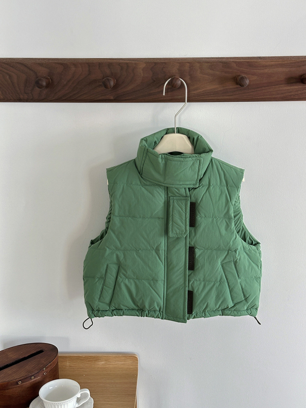 Laste pufuvest nailonist väliskihiga, 50% valgest pardi-puhast, villa vooder, tõmblukk, ühes toonis