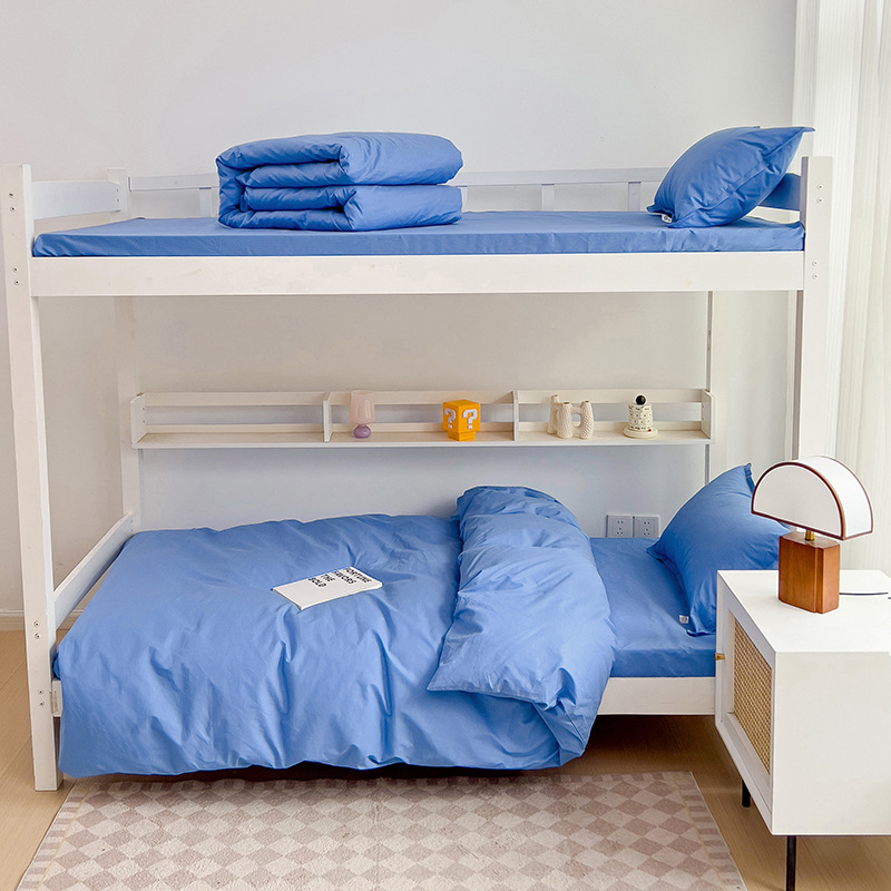 Trys dalių patalynės komplektas bendrabutyje iš 100% medvilnės, dryžių raštas; audinio tankis 133x72; siūlų skaičius 30s; reaktyvus spausdinimas ir dažymas; paprastas audinys; pritaikymas įmanomas; Junshengda