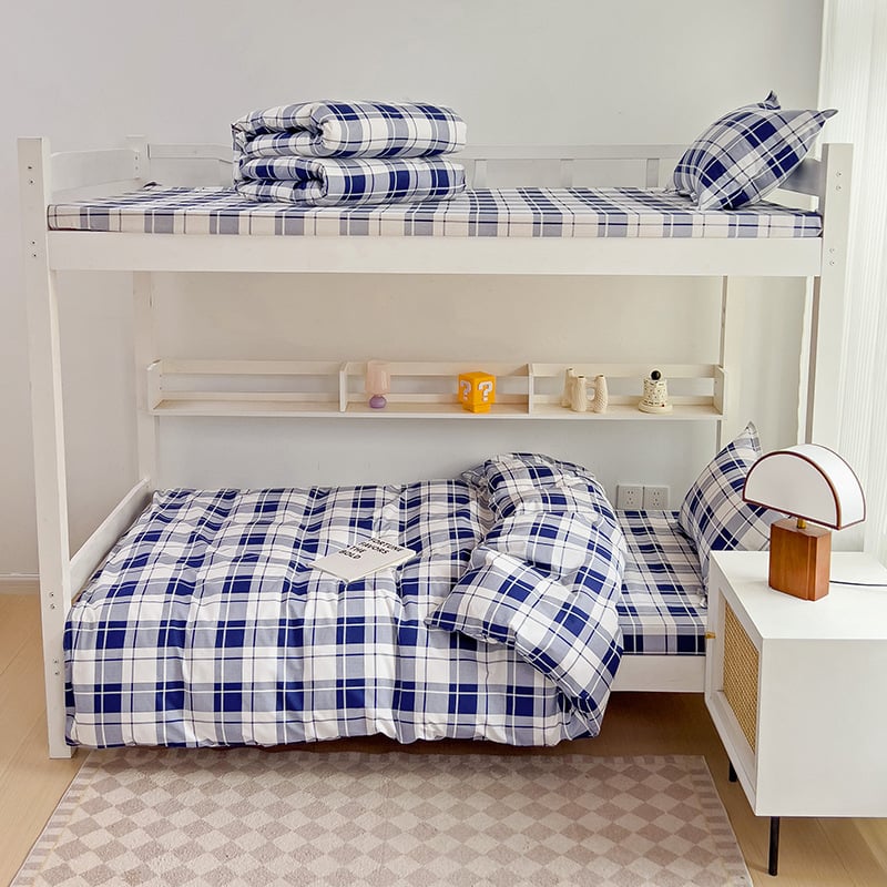 Trys dalių patalynės komplektas bendrabutyje iš 100% medvilnės, dryžių raštas; audinio tankis 133x72; siūlų skaičius 30s; reaktyvus spausdinimas ir dažymas; paprastas audinys; pritaikymas įmanomas; Junshengda