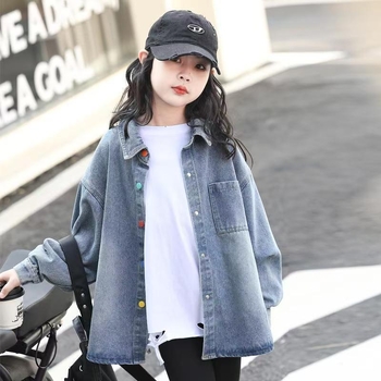 Mergaitei džinsinis marškiniai–švarkas – medvilnė, nuimamas gobtuvas, vienspalvis raštas, 2025 pavasaris/rudenis, kasdienis stilius