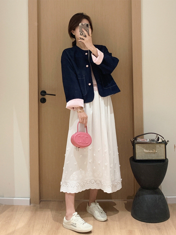 Obostrano džinsasto-satensko žakardno jakna s kopčom, opuštena silueta, kratka jesenska jakna