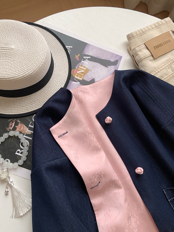 Obostrano džinsasto-satensko žakardno jakna s kopčom, opuštena silueta, kratka jesenska jakna