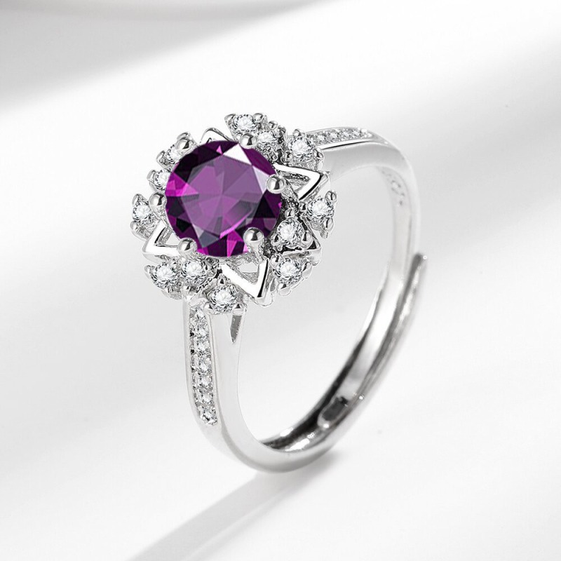 Atveriamas žiedas su moissanito imitacija, vario pagrindas, karūnos ir bangų dizainas, deimantinis paviršius