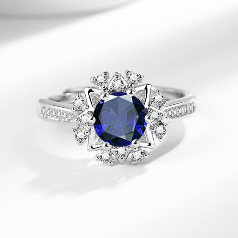 Atveriamas žiedas su moissanito imitacija, vario pagrindas, karūnos ir bangų dizainas, deimantinis paviršius