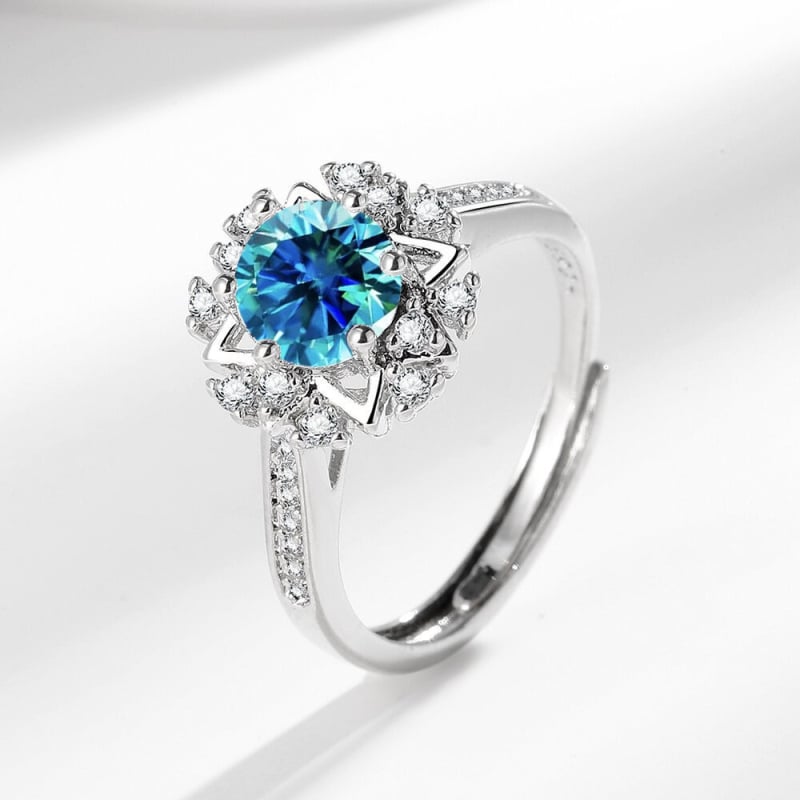 Atveriamas žiedas su moissanito imitacija, vario pagrindas, karūnos ir bangų dizainas, deimantinis paviršius