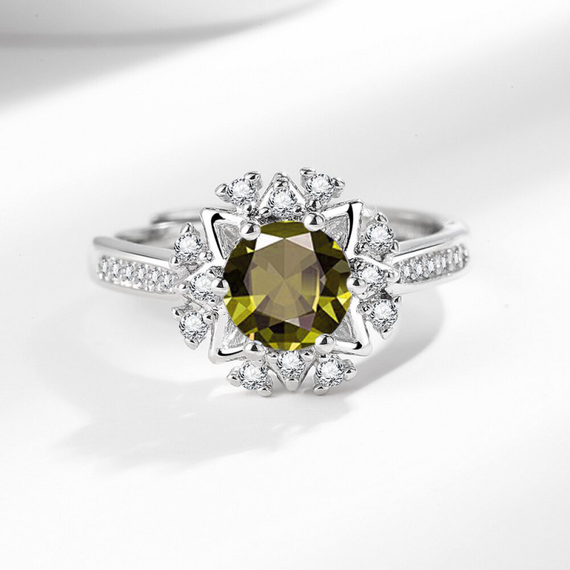 Atveriamas žiedas su moissanito imitacija, vario pagrindas, karūnos ir bangų dizainas, deimantinis paviršius