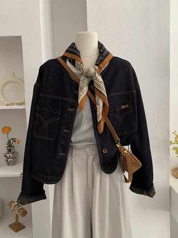 Dámska riflová bunda so šálom, retro štýl, okrúhly golier, zapínanie na jeden rad gombov, dlhé rukávy, bežná dĺžka