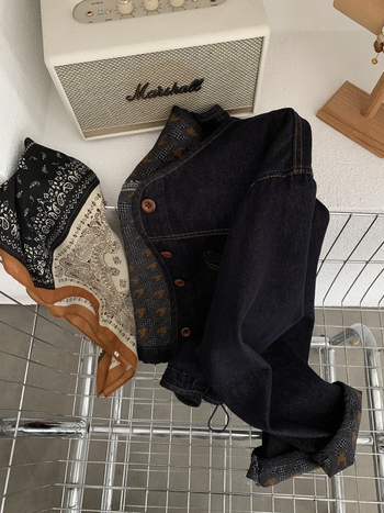 Dámska riflová bunda so šálom, retro štýl, okrúhly golier, zapínanie na jeden rad gombov, dlhé rukávy, bežná dĺžka