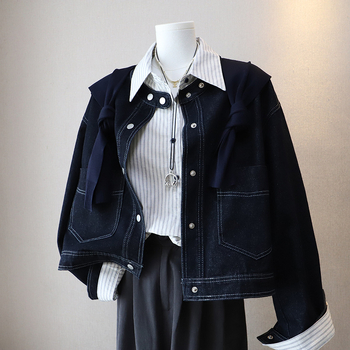 Ženska traper jakna s labavim krojem, duge rukave, kratka duljina 40-50 cm, denim materijal 70-80% pamuk, poliester <30%, jesen 2025