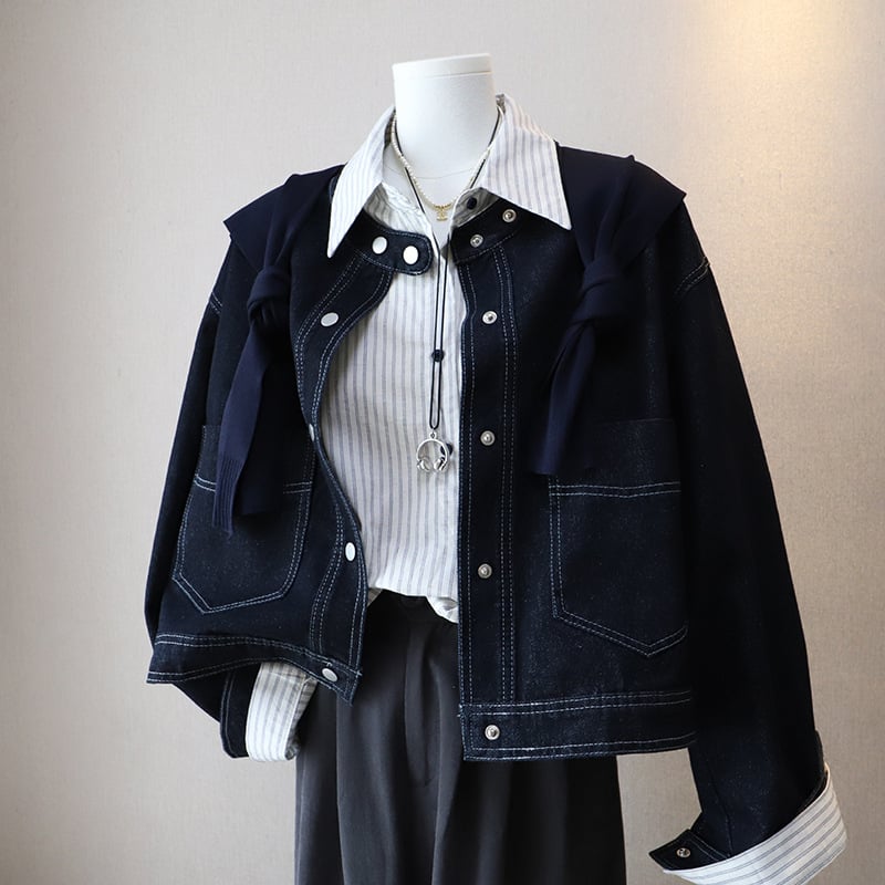 Ženska traper jakna s labavim krojem, duge rukave, kratka duljina 40-50 cm, denim materijal 70-80% pamuk, poliester <30%, jesen 2025