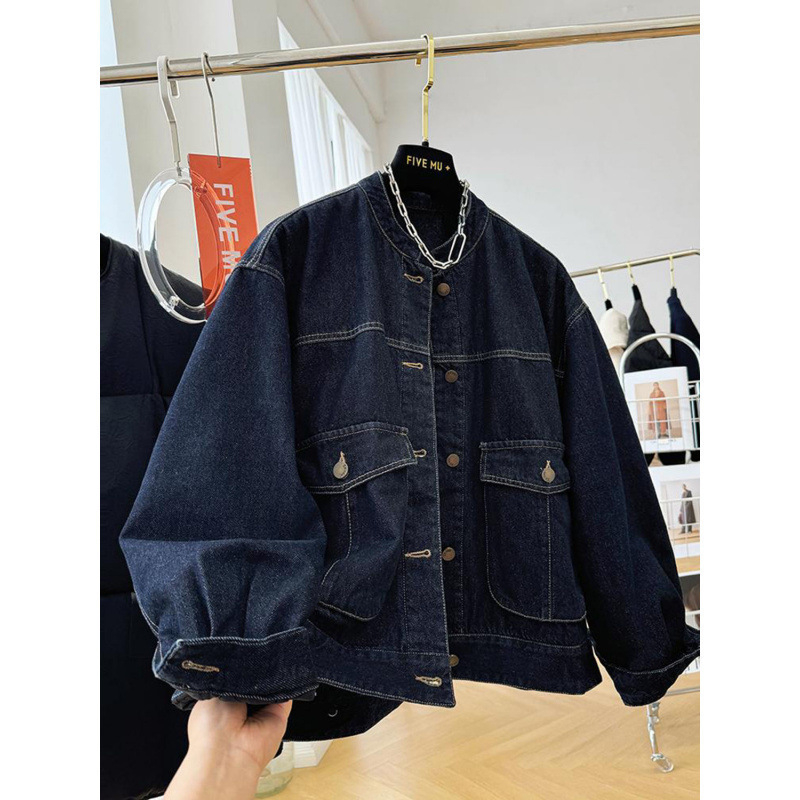 Džínsová bunda z bavlny, voľný strih, dlhé rukávy, okrúhly golier, zapínanie na jeden rad gombov, normálna dĺžka