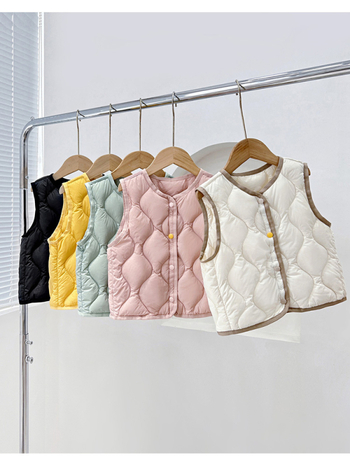 Gyermekeknek készült tollmellény ujj nélkül, fehér kacsapelyhes töltet 25 g, külső és belső: 100% nylon, 3–8 éveseknek, őszi-téli szezon