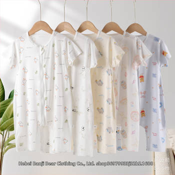 Bērnu vasaras guļammaiss – karikatūru raksts, audums no atjaunojamām šķiedrām, oderējums no ķīmiskām šķiedrām, rāvējslēdzējs: neilons, vecums 0-3 gadi.