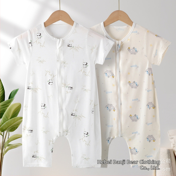 Bērnu vasaras guļammaiss – karikatūru raksts, audums no atjaunojamām šķiedrām, oderējums no ķīmiskām šķiedrām, rāvējslēdzējs: neilons, vecums 0-3 gadi.