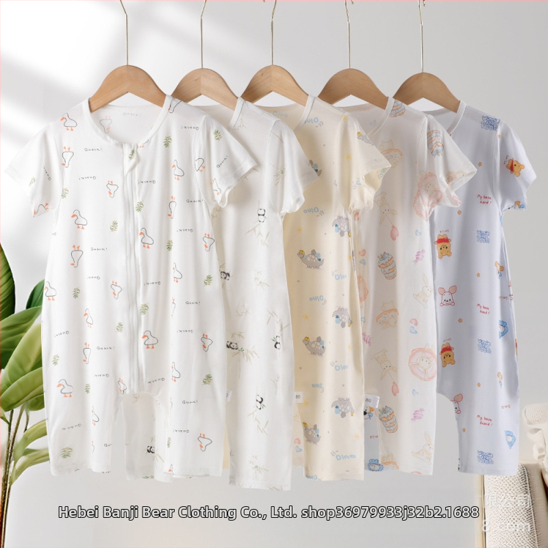 Bērnu vasaras guļammaiss – karikatūru raksts, audums no atjaunojamām šķiedrām, oderējums no ķīmiskām šķiedrām, rāvējslēdzējs: neilons, vecums 0-3 gadi.