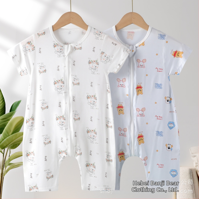 Bērnu vasaras guļammaiss – karikatūru raksts, audums no atjaunojamām šķiedrām, oderējums no ķīmiskām šķiedrām, rāvējslēdzējs: neilons, vecums 0-3 gadi.