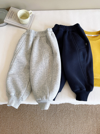 Gyerekeknek sportnadrág fleece belsővel, hosszú, uniszex, 52% pamut 48% poliészter, elasztikus derekú