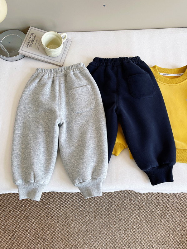 Gyerekeknek sportnadrág fleece belsővel, hosszú, uniszex, 52% pamut 48% poliészter, elasztikus derekú