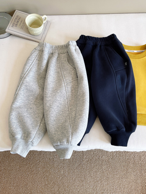 Gyerekeknek sportnadrág fleece belsővel, hosszú, uniszex, 52% pamut 48% poliészter, elasztikus derekú