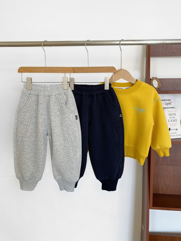 Gyerekeknek sportnadrág fleece belsővel, hosszú, uniszex, 52% pamut 48% poliészter, elasztikus derekú