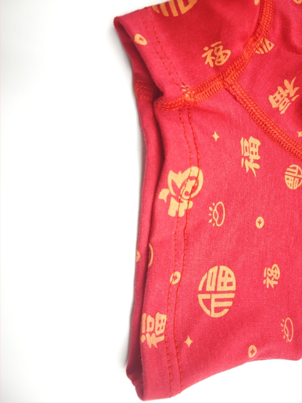 Bērnu kokvilnas bokseršorti; 95% kokvilna; 5% elastāns; vidējā josta; bokseru stil; divslāņains elpojošs priekšējais zona; šuves 4 adatas 6 diegi; bērniem no 8 gadu vecuma (ap 140 cm)