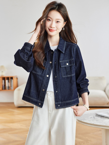 Деним риза-яке с поло яка, дълги ръкави, свободен силует, стандартна дължина, памучна смес (70–80% памук, 20–30% регенерирана целулоза), есен 2025