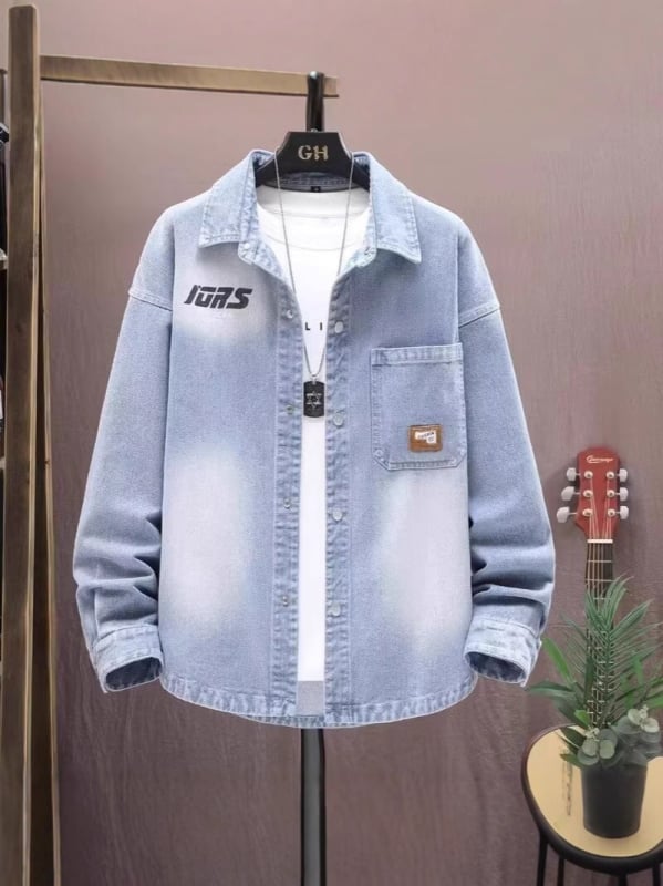 Pánske džínové pracovné sako, voľný strih, dlhé rukávy, zapínanie na jeden rad, vrecká s 3D nášivkami, bavlna