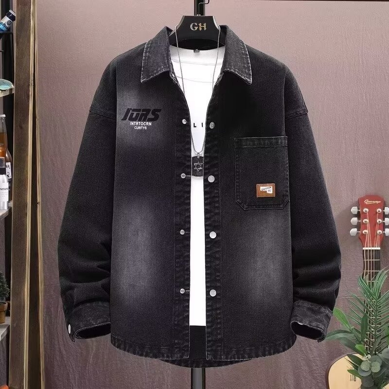 Pánske džínové pracovné sako, voľný strih, dlhé rukávy, zapínanie na jeden rad, vrecká s 3D nášivkami, bavlna