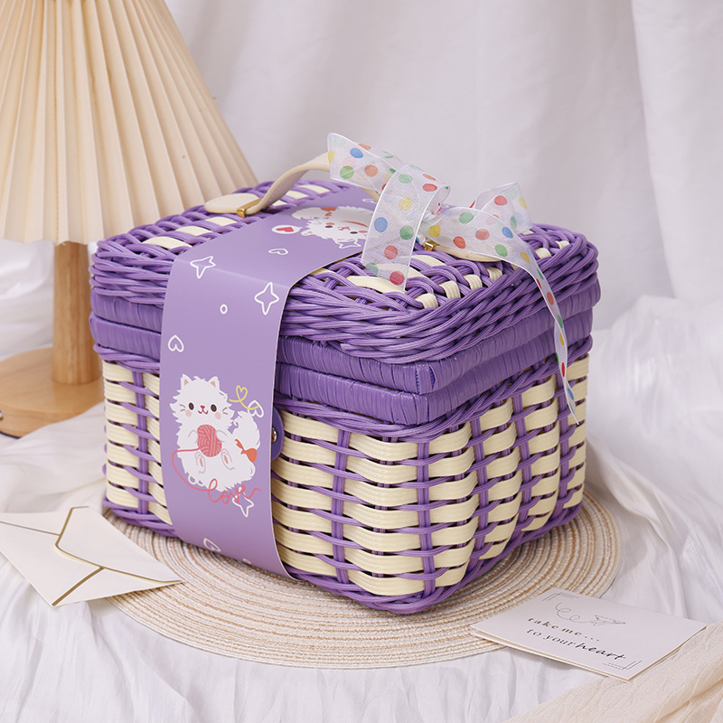 Dovanų dėžutė vaikų dienai su rotango rankena; medžiaga PP; dovanų įpakavimas; prekės ženklas Gain Wisdom