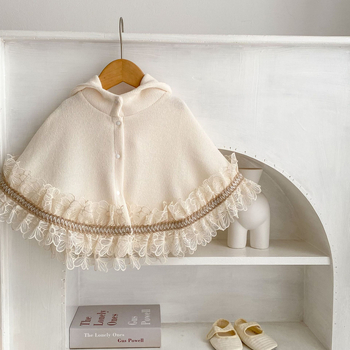 Mergaitei - Nėrinių šalis su gobtuvu (medvilnė, paprasta audinio pynė, vienos spalvos, pavasaris–ruduo, priekyje mygtukų užsegimas)