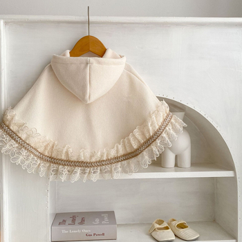 Mergaitei - Nėrinių šalis su gobtuvu (medvilnė, paprasta audinio pynė, vienos spalvos, pavasaris–ruduo, priekyje mygtukų užsegimas)