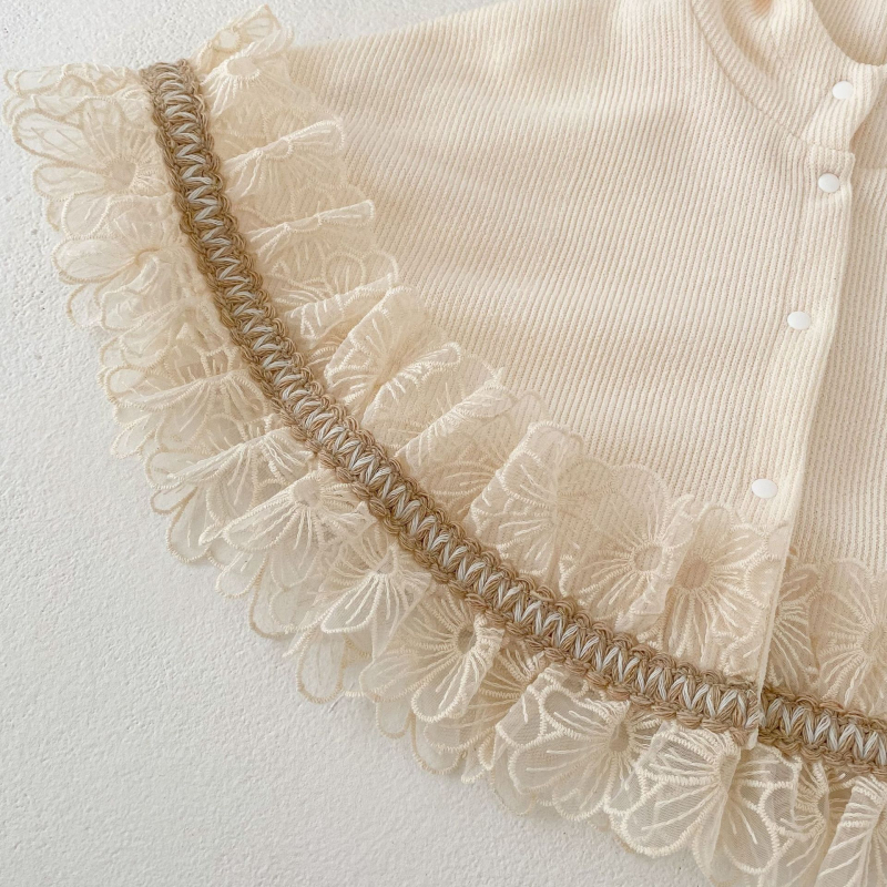 Mergaitei - Nėrinių šalis su gobtuvu (medvilnė, paprasta audinio pynė, vienos spalvos, pavasaris–ruduo, priekyje mygtukų užsegimas)