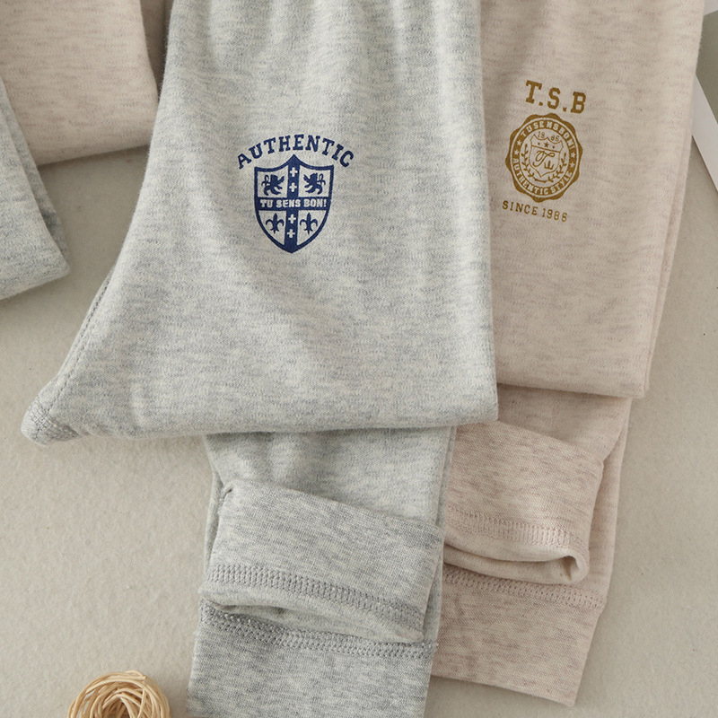 Vaikų 100% medvilninis šiltas komplektas berniukams rudens–žiemos laikotarpiui – marškinėliai su apvaliu kaklu ir kelnytės įprasto storio