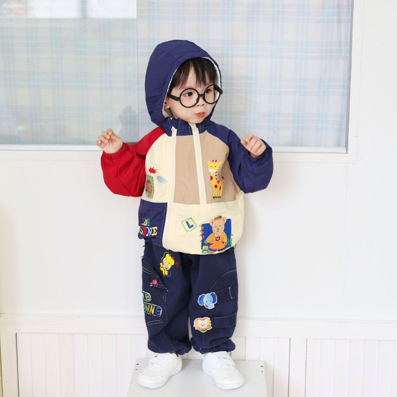 Gyerekek uniszex kapucnis kabát, külső anyaga 90% pamut, bélés 90% pamut, vastag anyag