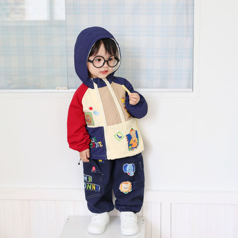 Gyerekek uniszex kapucnis kabát, külső anyaga 90% pamut, bélés 90% pamut, vastag anyag