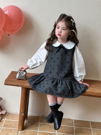 Gyermekeknek szóló tavasz–őszi pántos ruha, édes stílus, fő anyag: poliészter 95%, bélés: poliészter 95%, puha kezelésű anyag