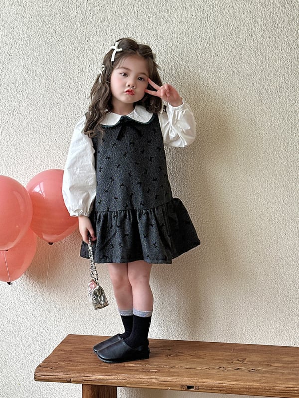 Gyermekeknek szóló tavasz–őszi pántos ruha, édes stílus, fő anyag: poliészter 95%, bélés: poliészter 95%, puha kezelésű anyag