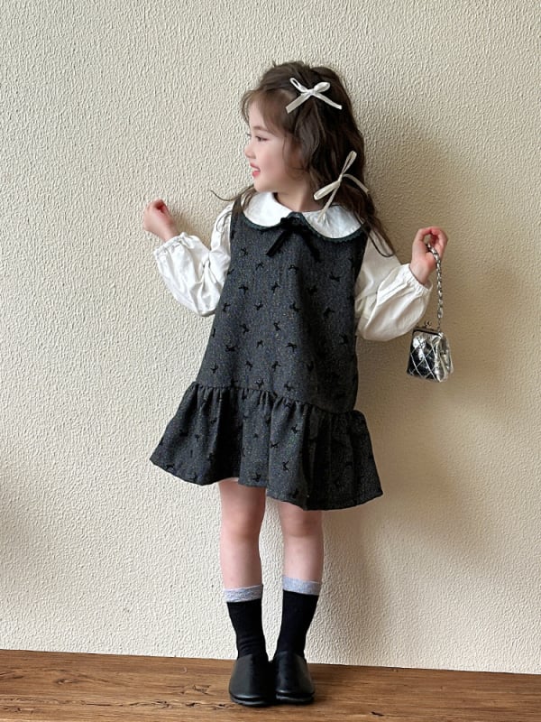 Gyermekeknek szóló tavasz–őszi pántos ruha, édes stílus, fő anyag: poliészter 95%, bélés: poliészter 95%, puha kezelésű anyag